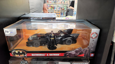 Die Case Figure - Batmobile & Batman