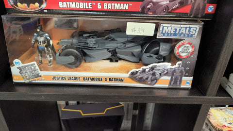 Die Cast Figure - Justice League Batmobile & Batman